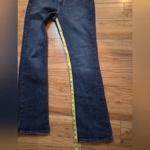 Levi's Classic Bootcut Jeans Medium Wash Size 4 - Picture 9 of 9